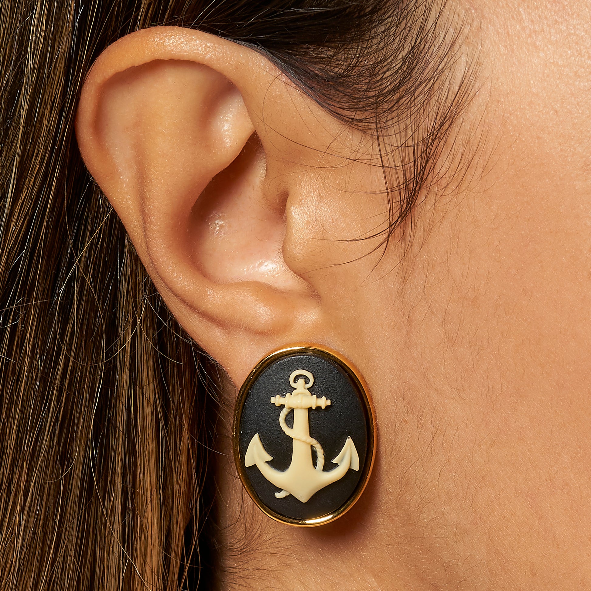 Grande Cameo Classic Earring
